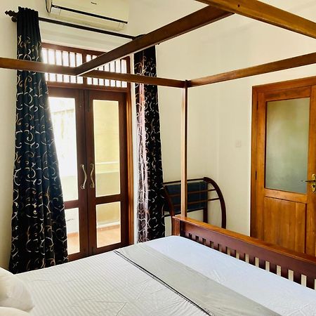 Sand & Surf Guest House 尼甘布 外观 照片