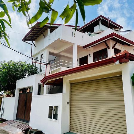 Sand & Surf Guest House 尼甘布 外观 照片