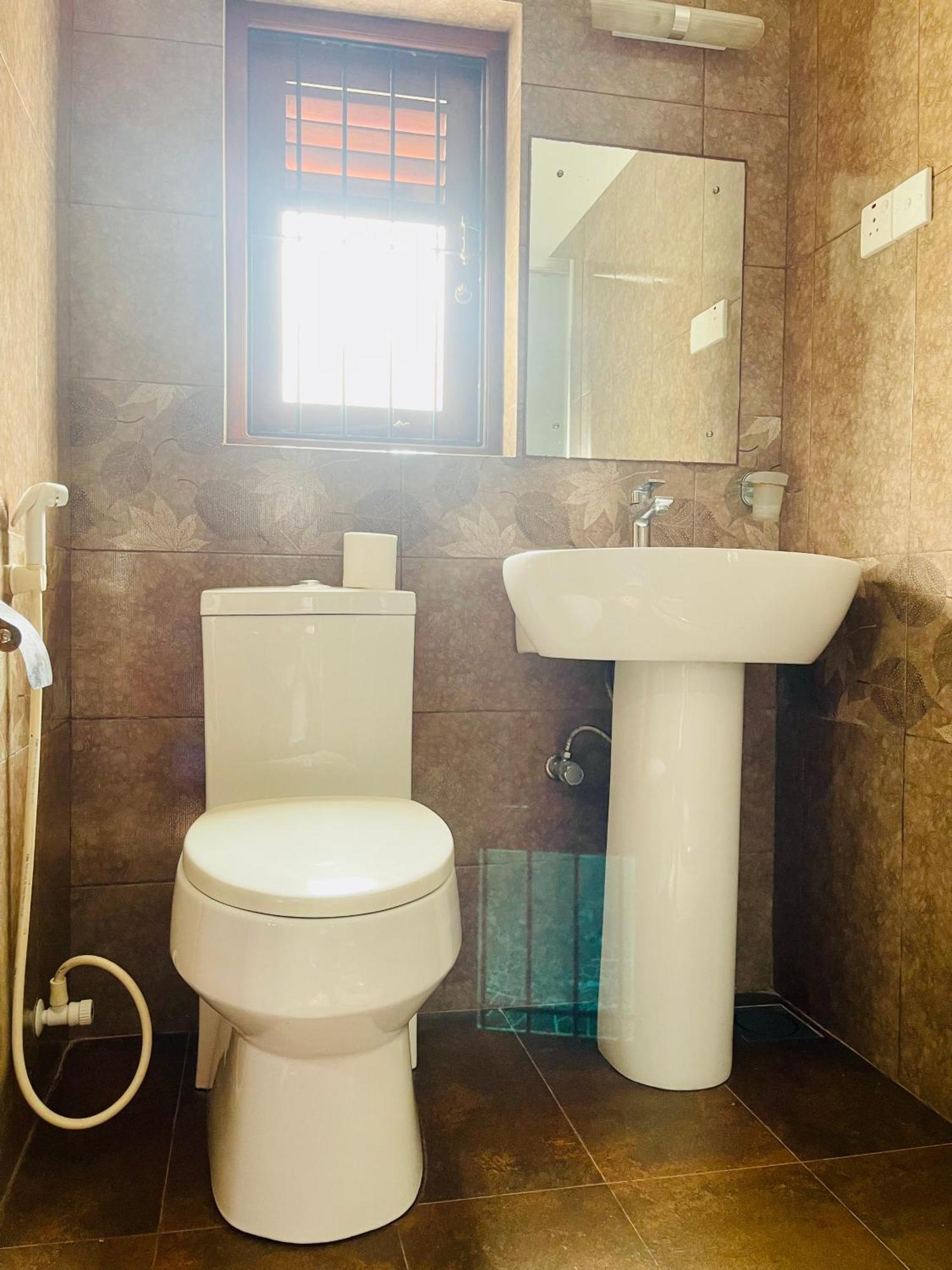 Sand & Surf Guest House 尼甘布 外观 照片