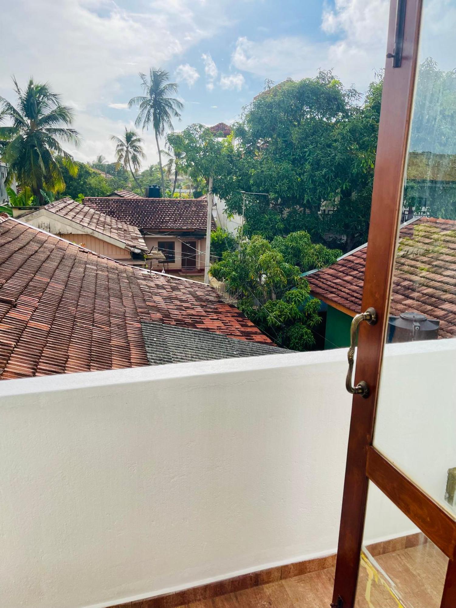 Sand & Surf Guest House 尼甘布 外观 照片