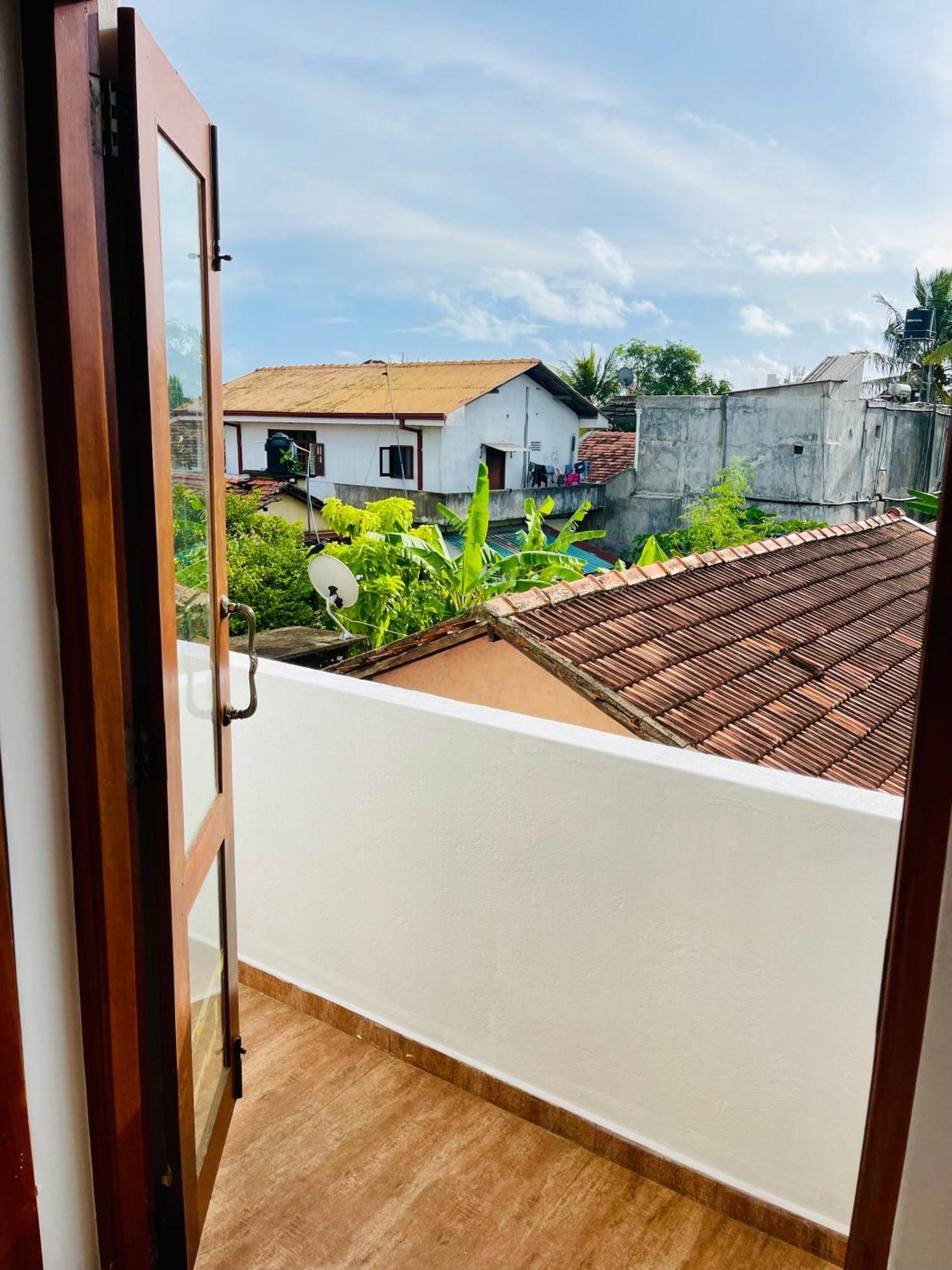 Sand & Surf Guest House 尼甘布 外观 照片