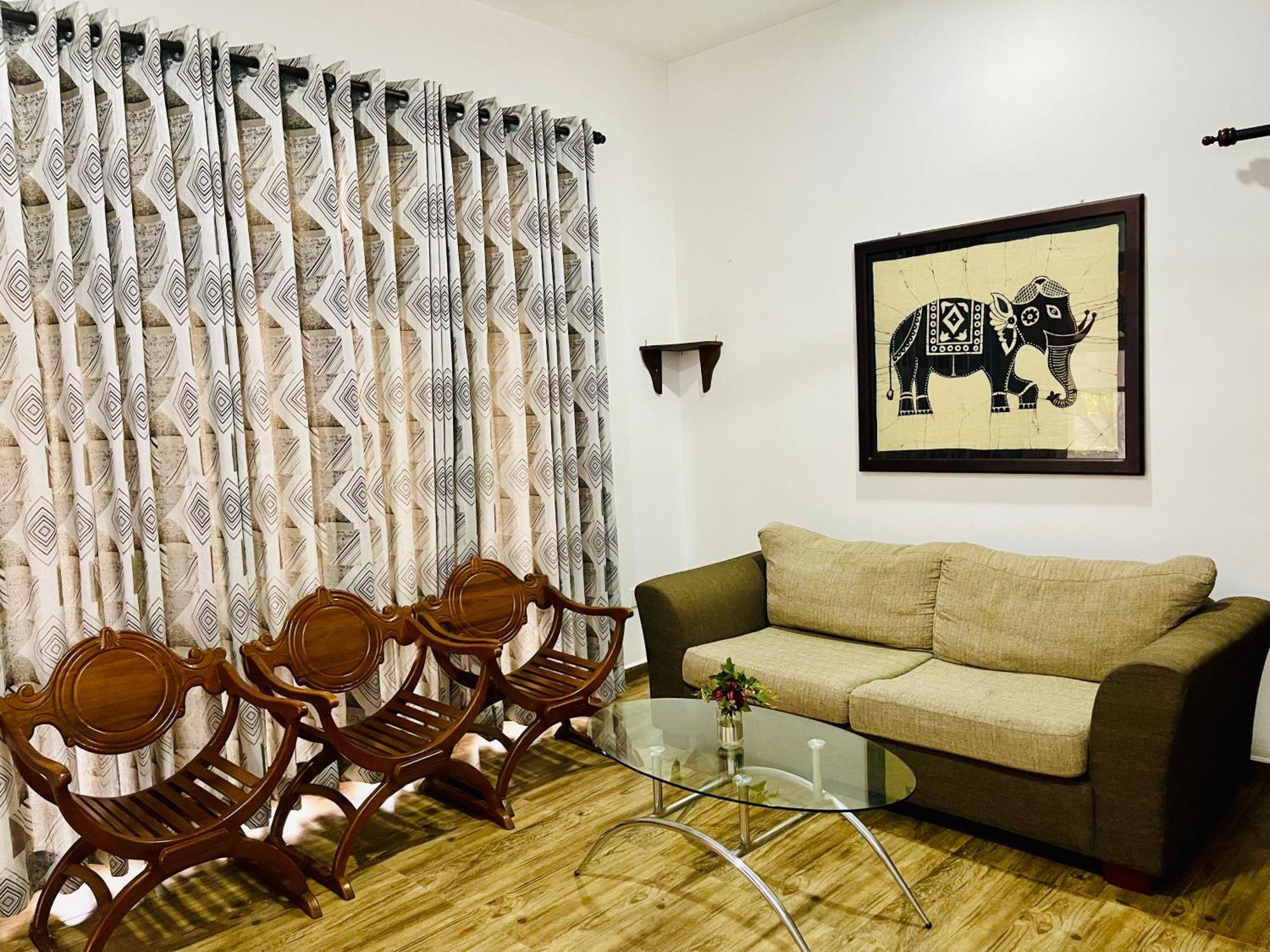Sand & Surf Guest House 尼甘布 外观 照片