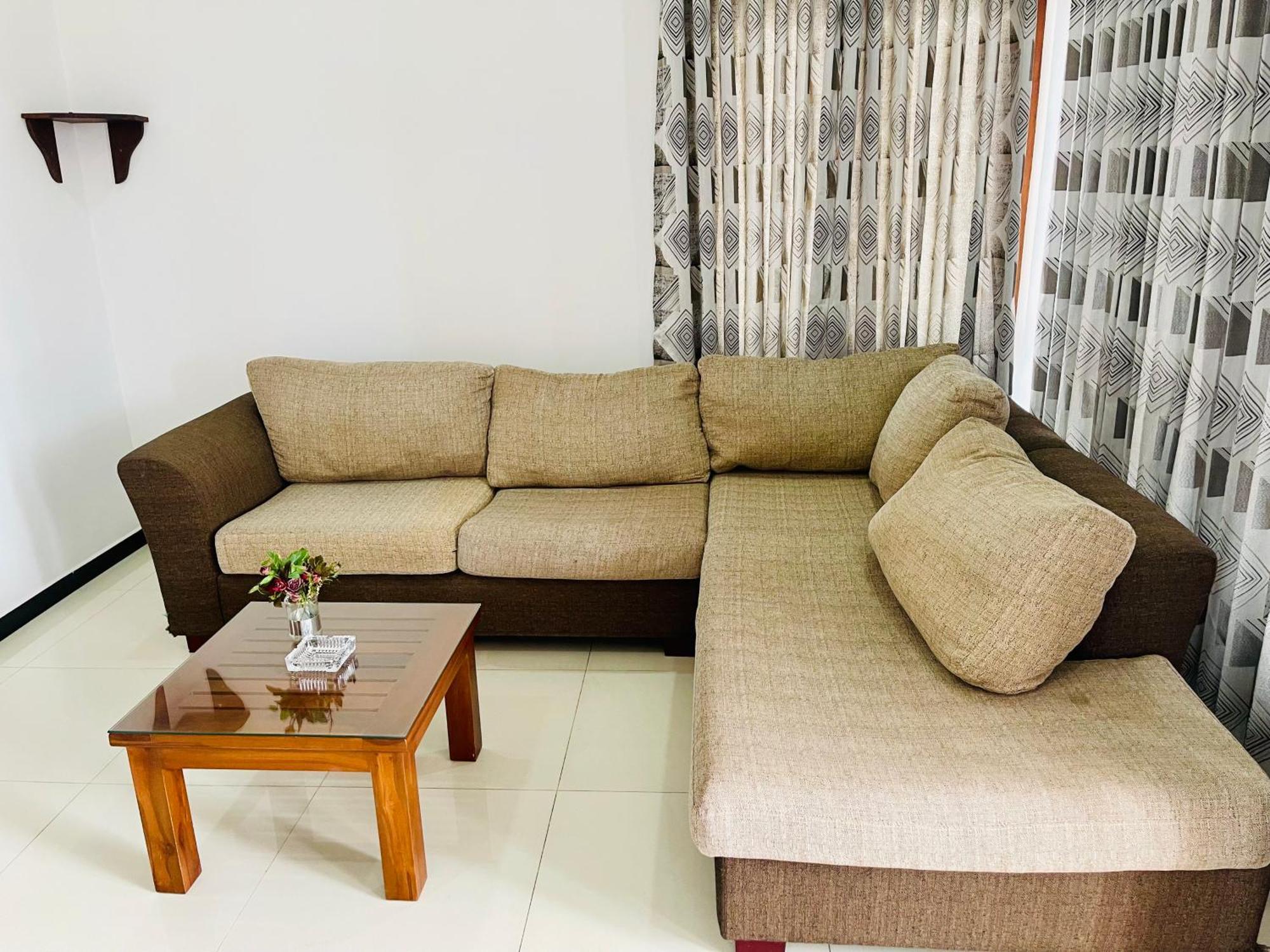 Sand & Surf Guest House 尼甘布 外观 照片