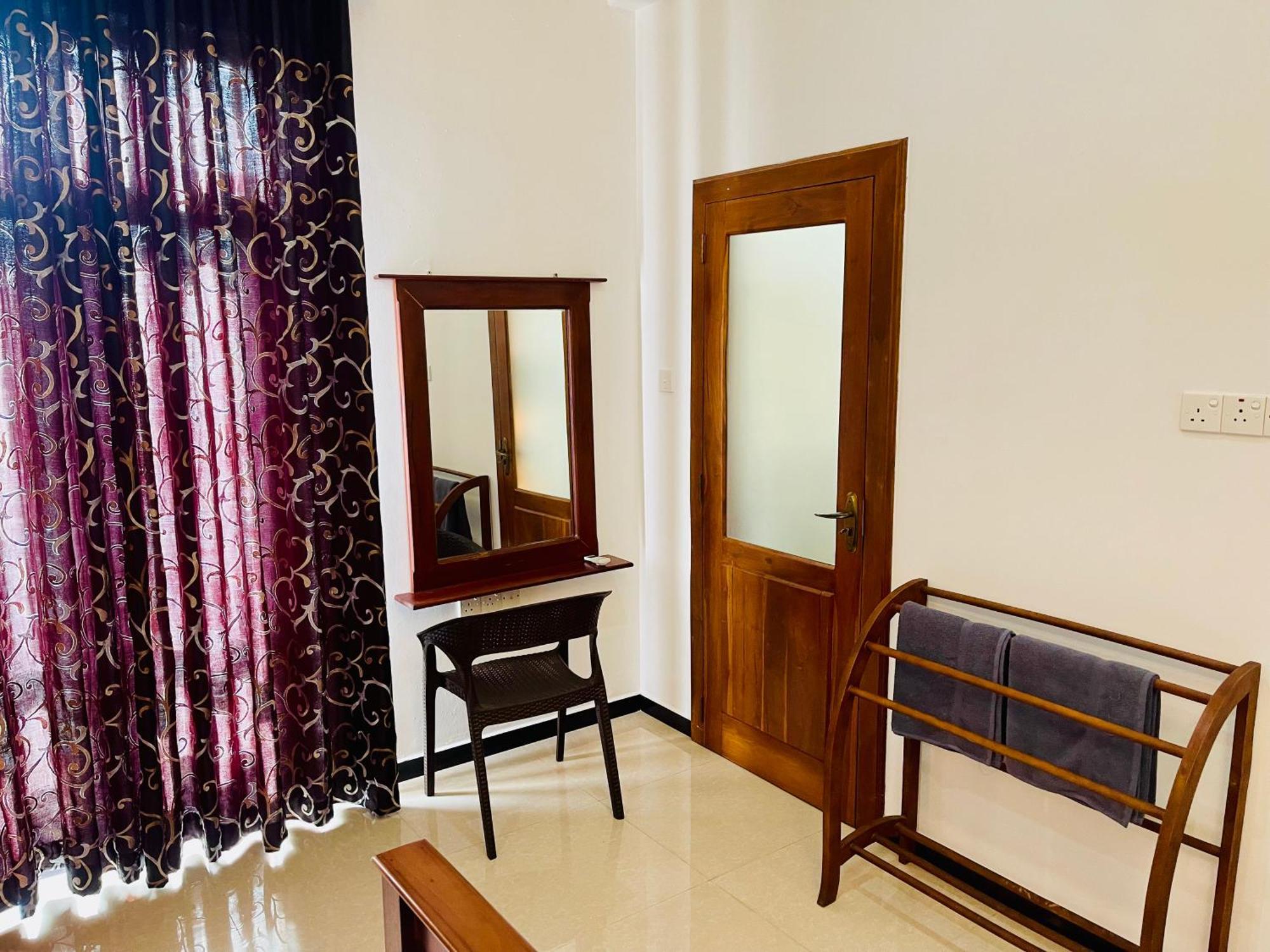 Sand & Surf Guest House 尼甘布 外观 照片