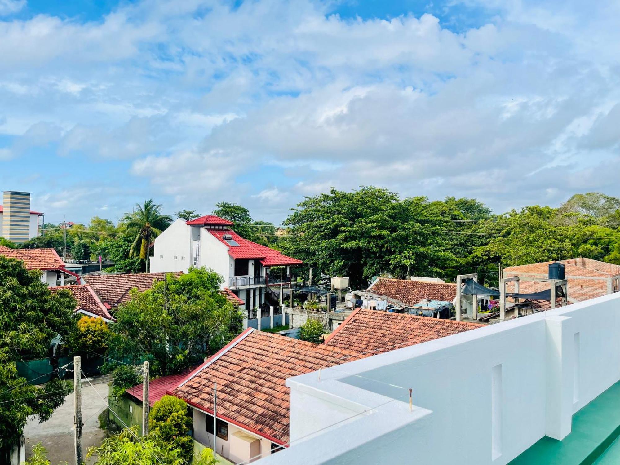 Sand & Surf Guest House 尼甘布 外观 照片