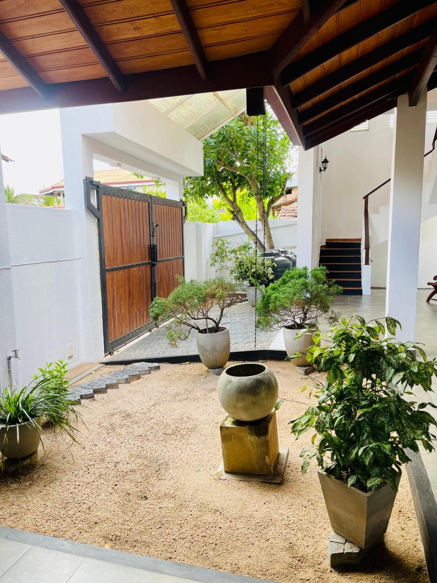 Sand & Surf Guest House 尼甘布 外观 照片