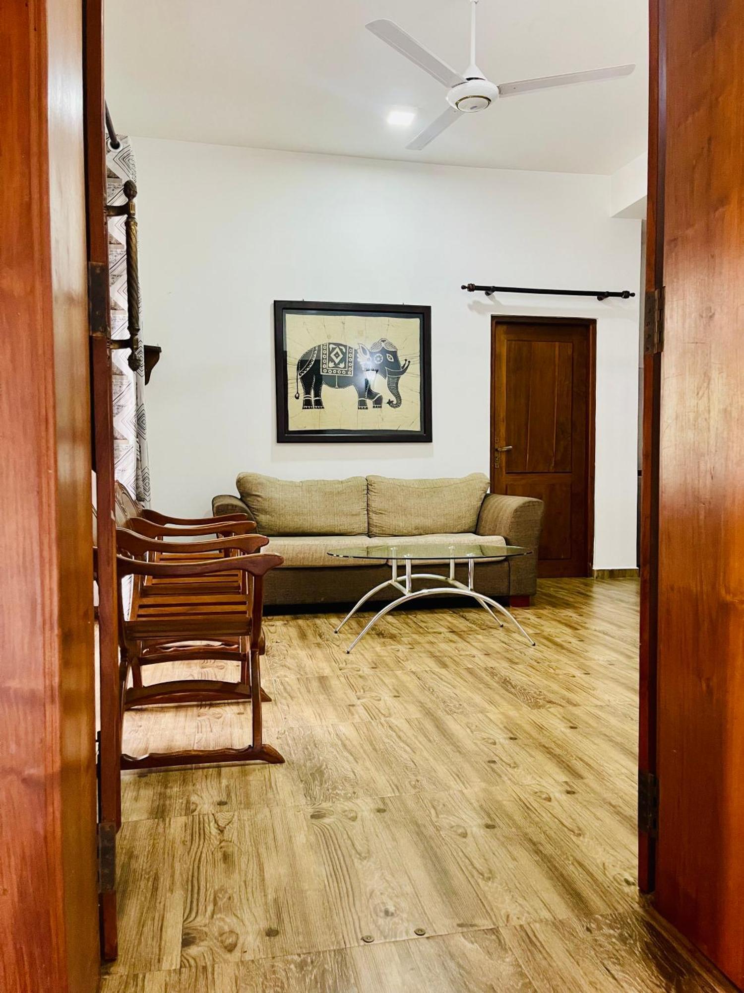 Sand & Surf Guest House 尼甘布 外观 照片