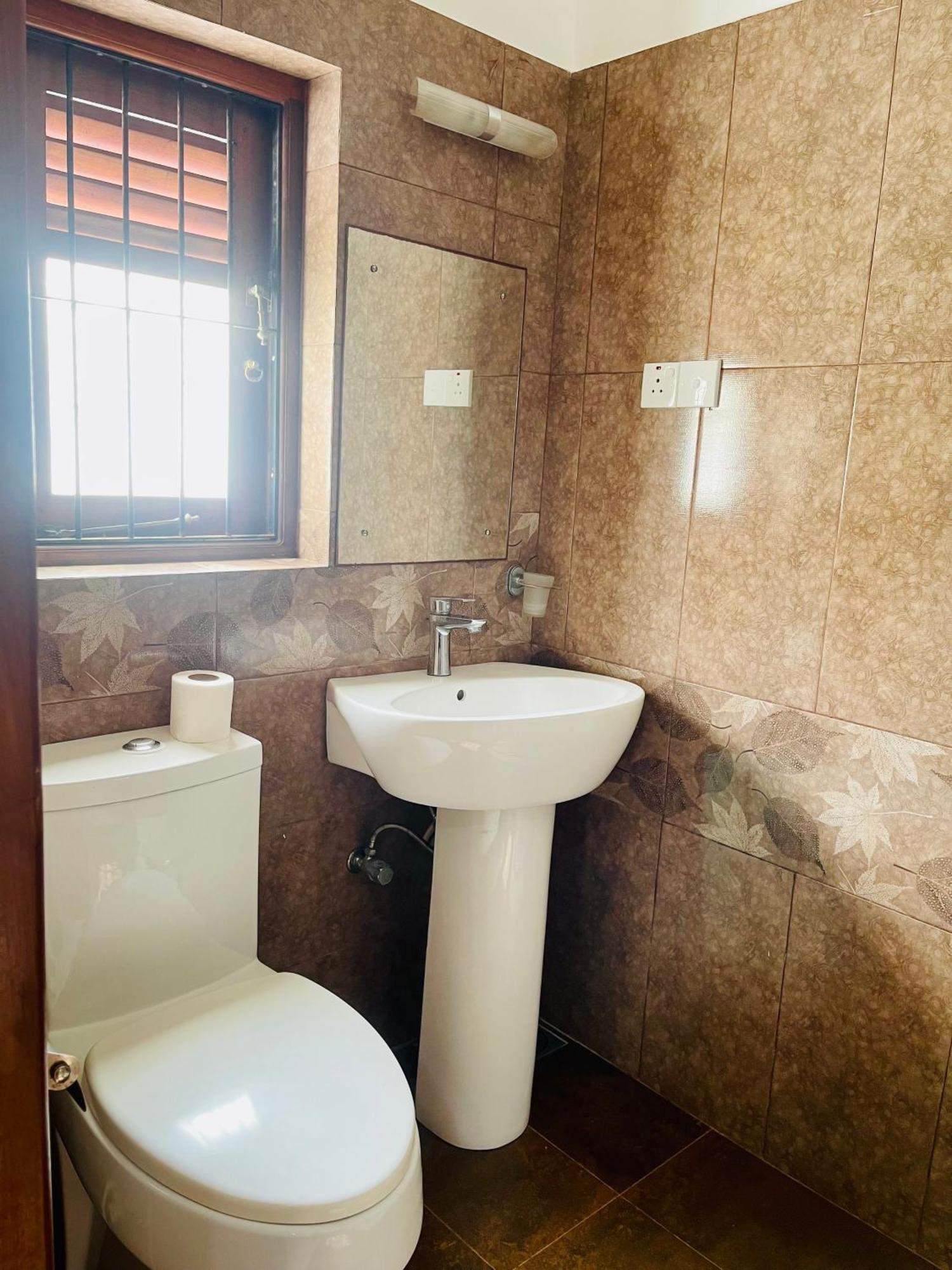 Sand & Surf Guest House 尼甘布 外观 照片
