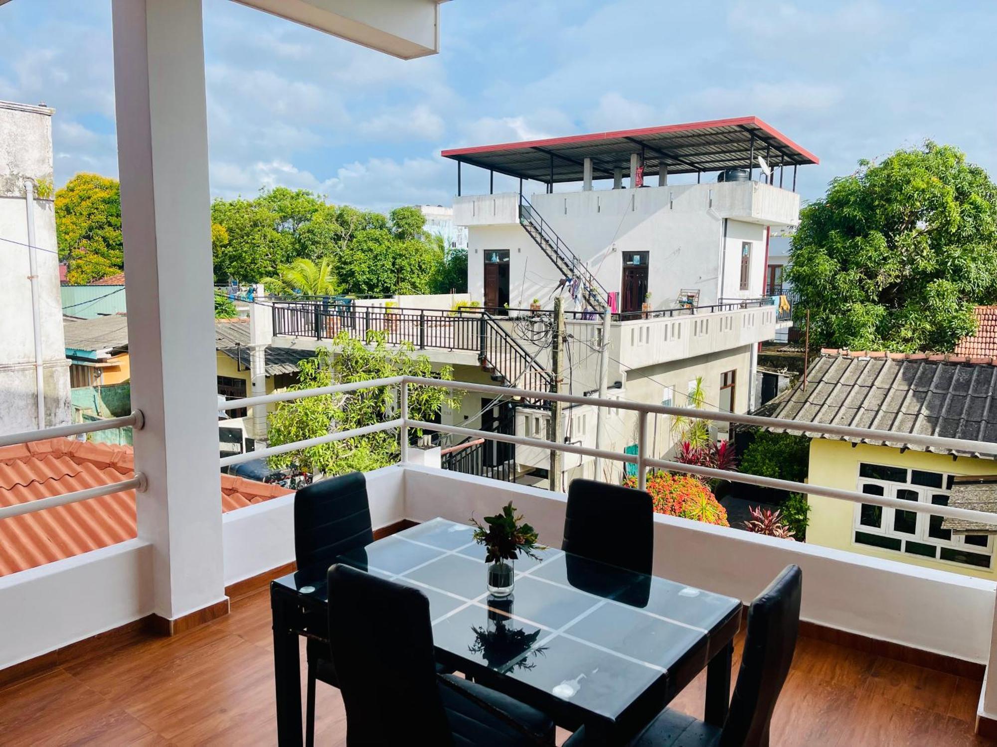 Sand & Surf Guest House 尼甘布 外观 照片