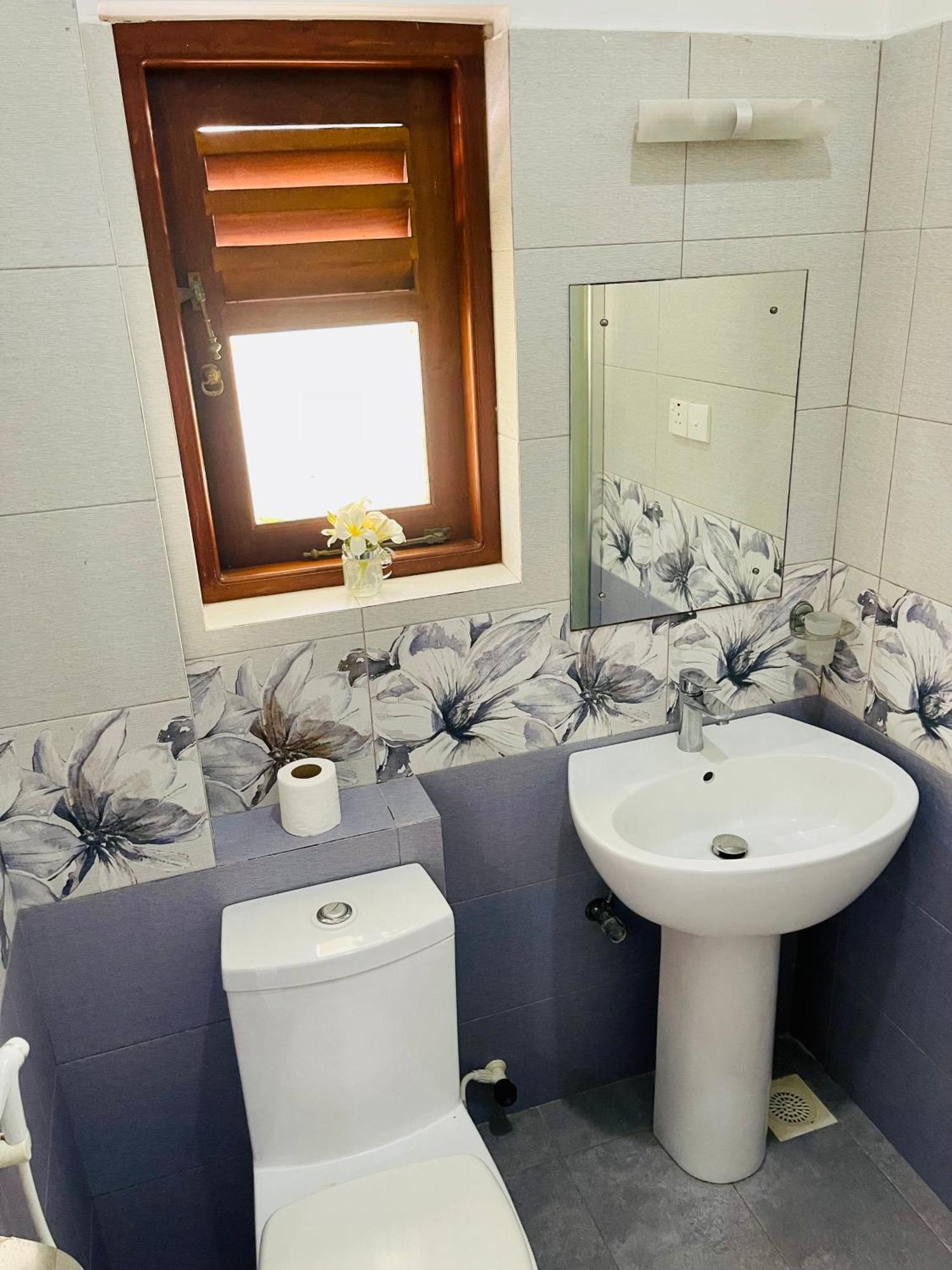 Sand & Surf Guest House 尼甘布 外观 照片
