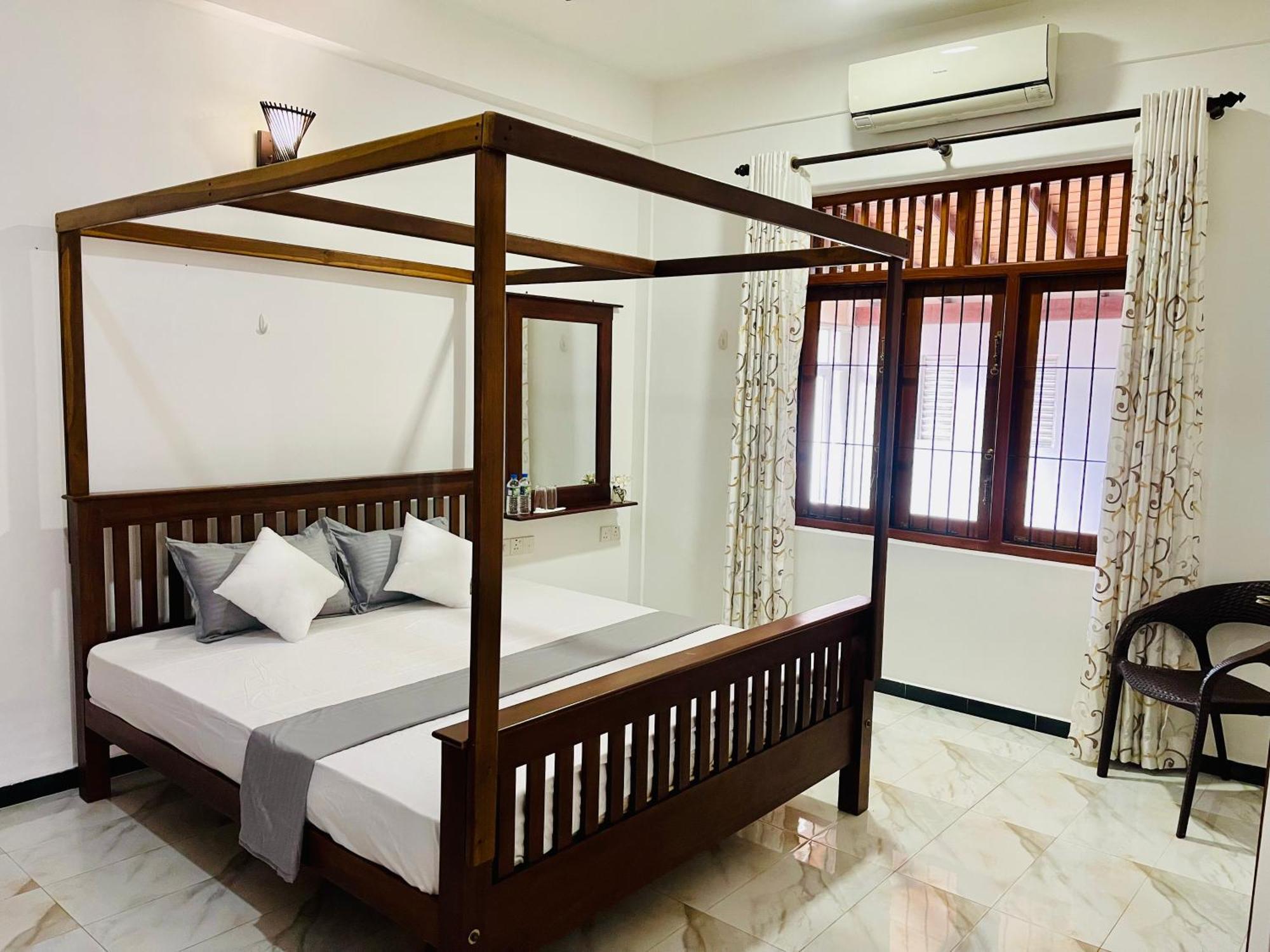 Sand & Surf Guest House 尼甘布 外观 照片