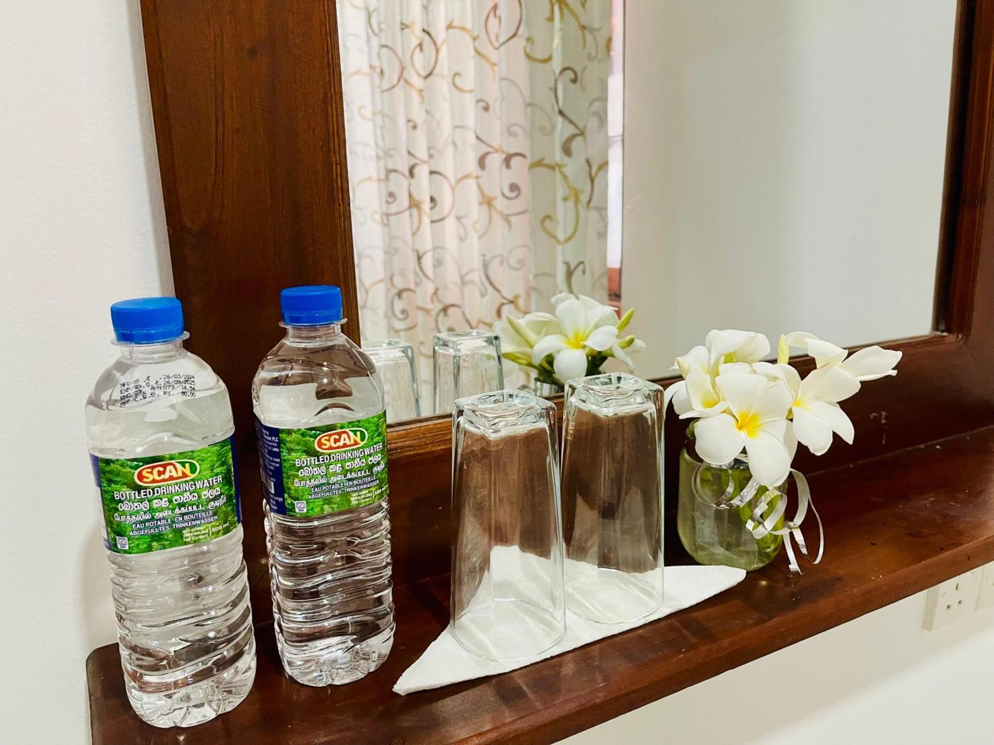 Sand & Surf Guest House 尼甘布 外观 照片