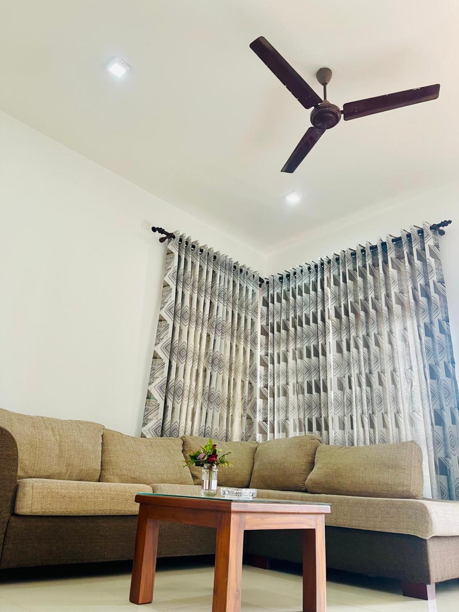 Sand & Surf Guest House 尼甘布 外观 照片