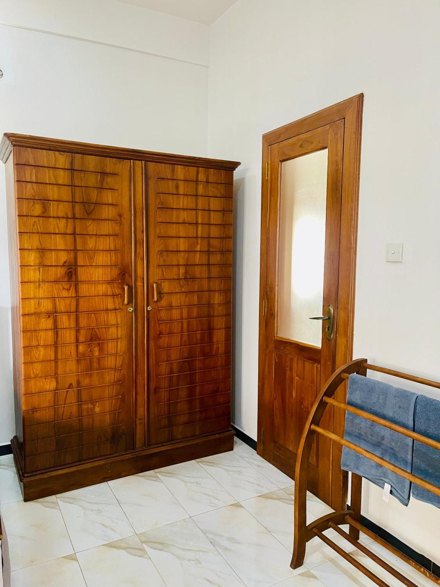 Sand & Surf Guest House 尼甘布 外观 照片