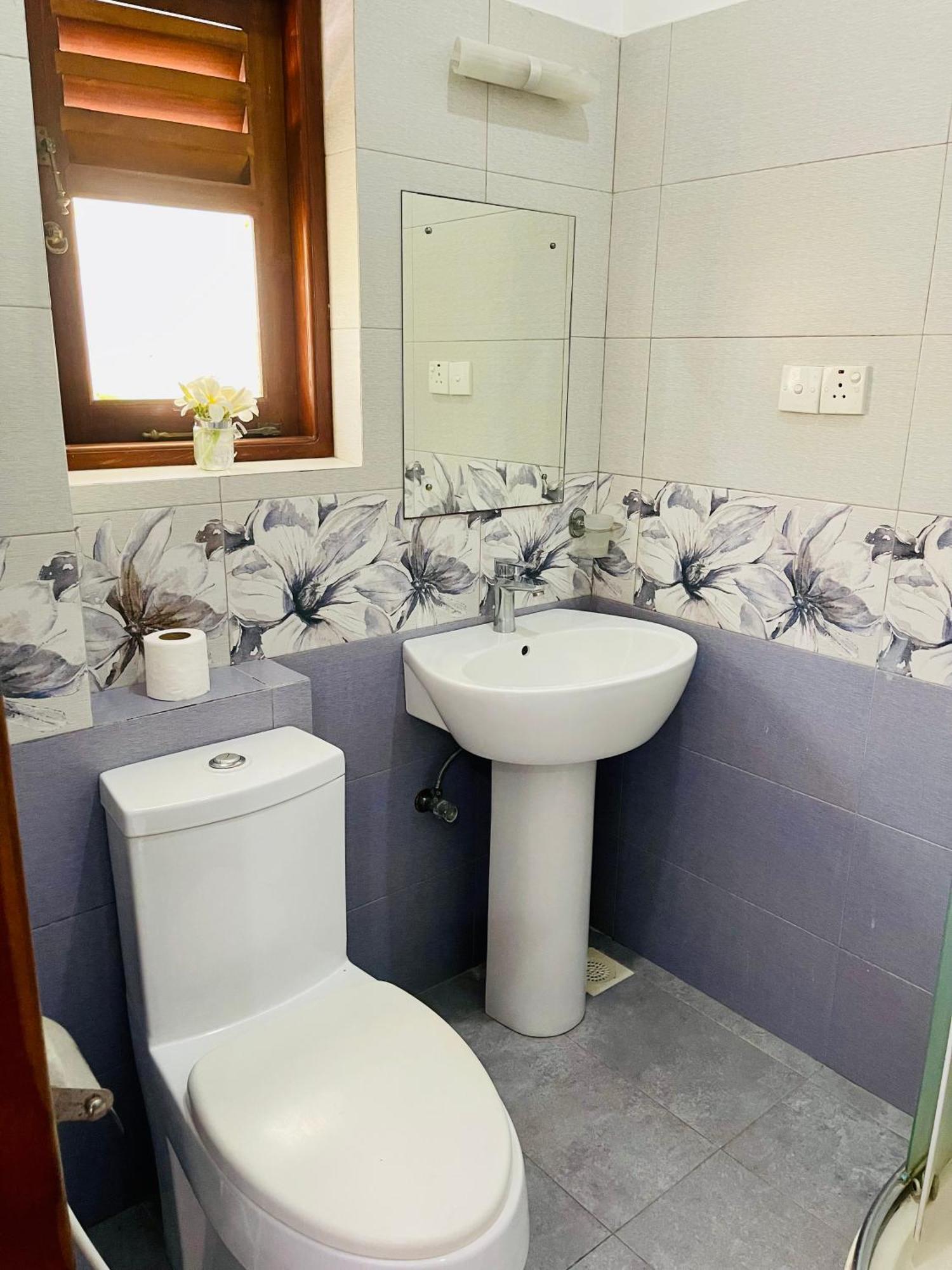 Sand & Surf Guest House 尼甘布 外观 照片