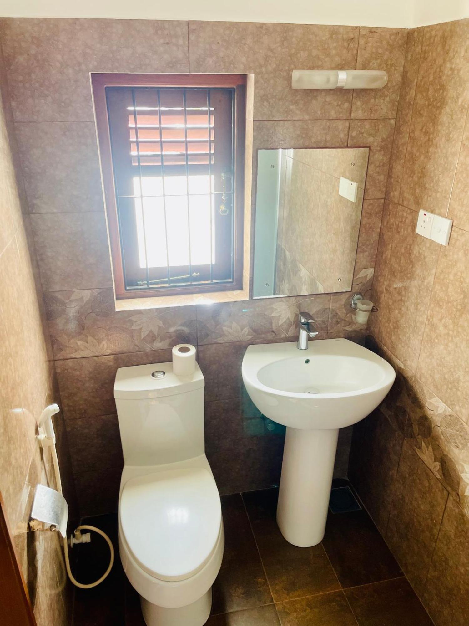 Sand & Surf Guest House 尼甘布 外观 照片