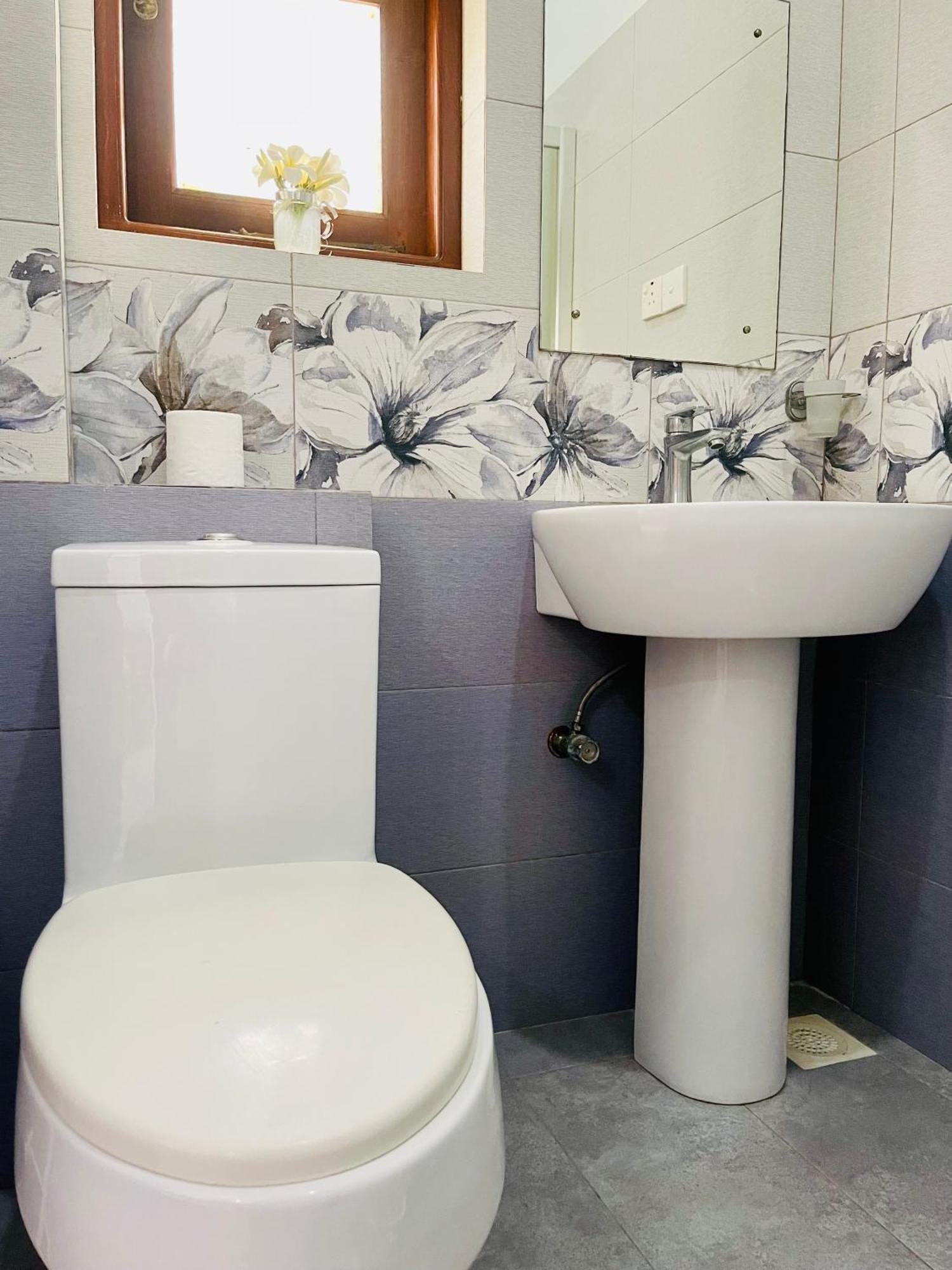 Sand & Surf Guest House 尼甘布 外观 照片