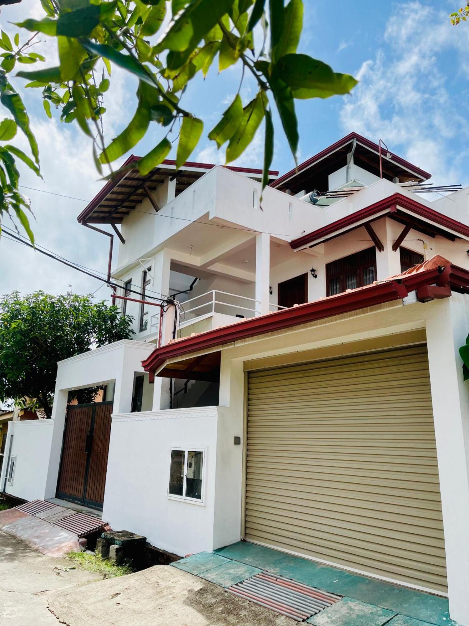 Sand & Surf Guest House 尼甘布 外观 照片