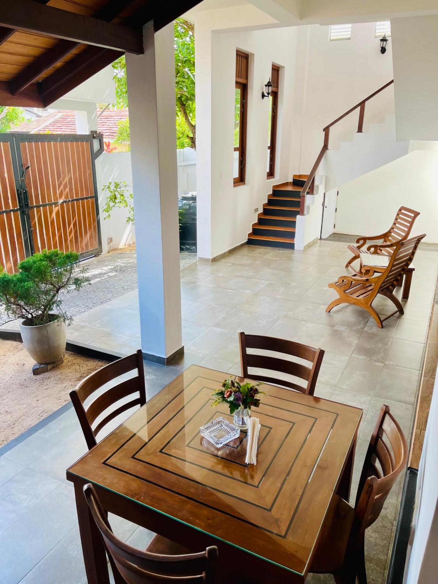 Sand & Surf Guest House 尼甘布 外观 照片