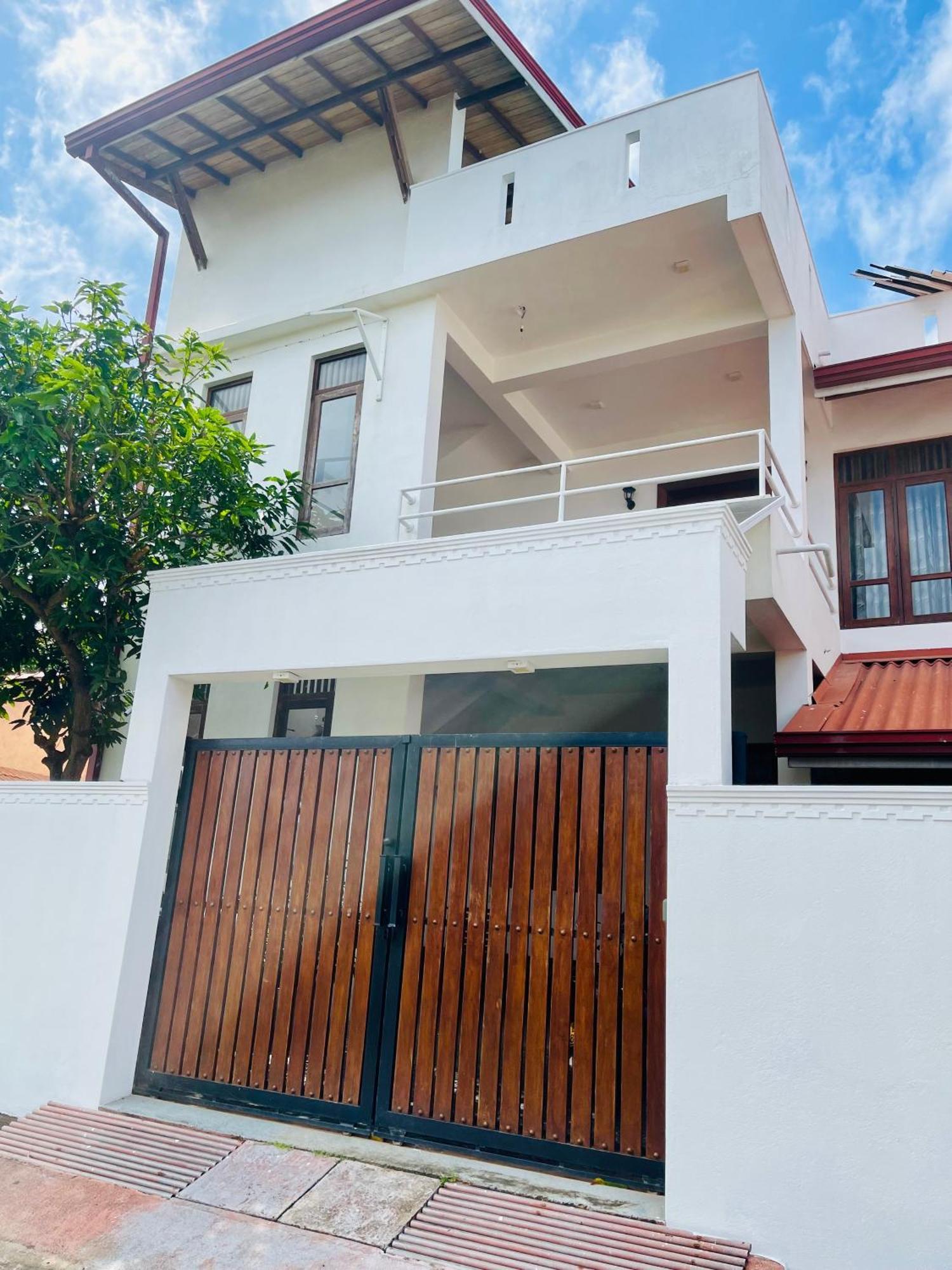 Sand & Surf Guest House 尼甘布 外观 照片