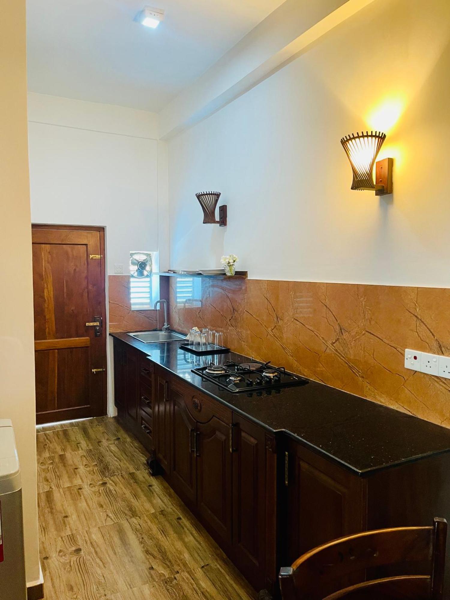 Sand & Surf Guest House 尼甘布 外观 照片
