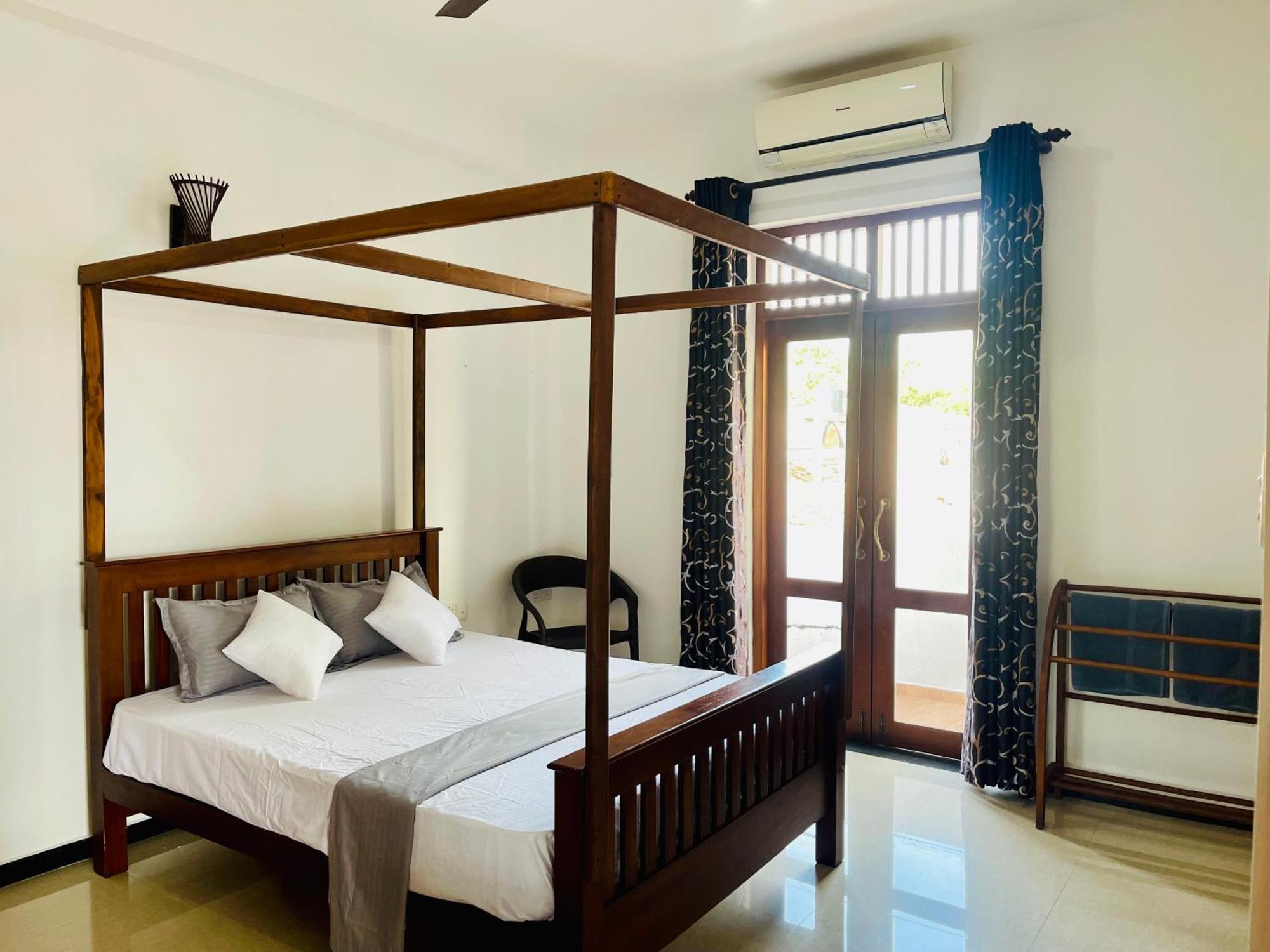 Sand & Surf Guest House 尼甘布 外观 照片