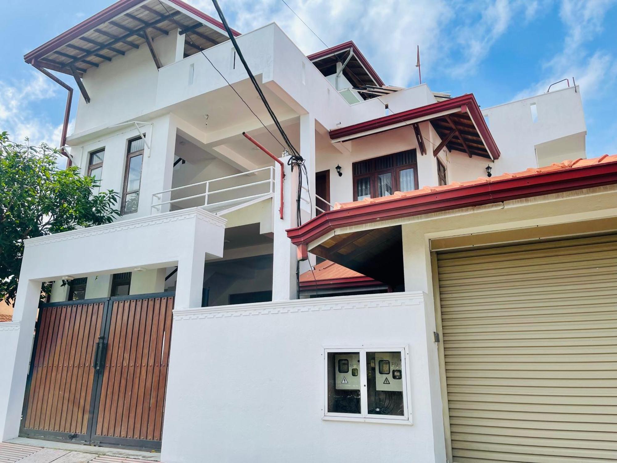 Sand & Surf Guest House 尼甘布 外观 照片