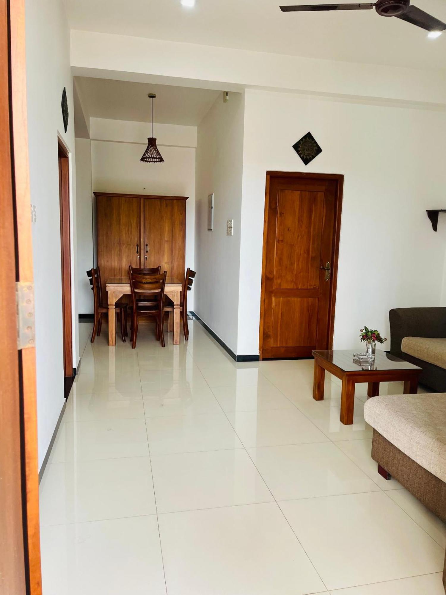 Sand & Surf Guest House 尼甘布 外观 照片