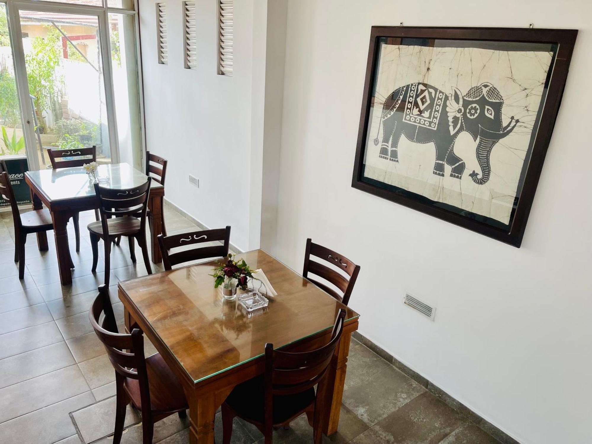 Sand & Surf Guest House 尼甘布 外观 照片